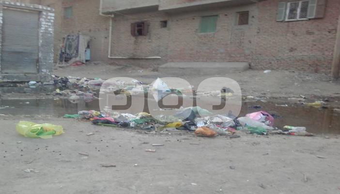 بالصور.. مساكن سنورس بالفيوم تتحول إلى برك ومستنقعات للصرف الصحي