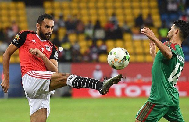 الجارديان: جماهير مصر تتطلع للاحتفال ببطولة إفريقيا رغم مآسي السياسة