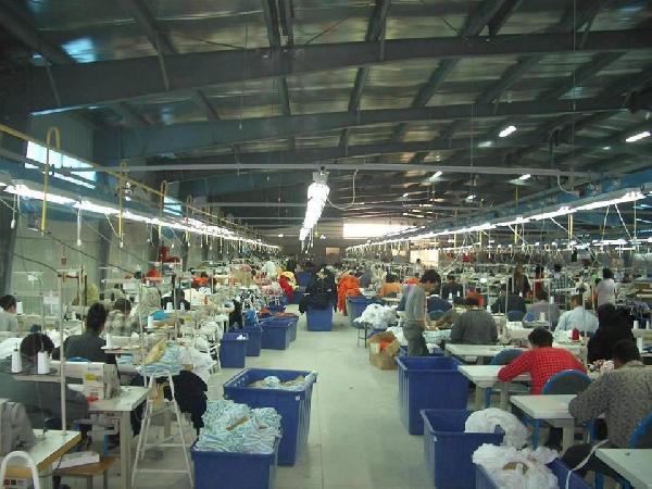 تسريح أكثر من 1000 عامل بأحد المصانع ببورسعيد