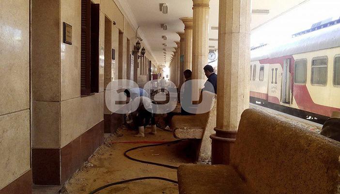 بالصور.. إهدار المال العام في تجديد أرصفة محطة السكة الحديد بالأقصر