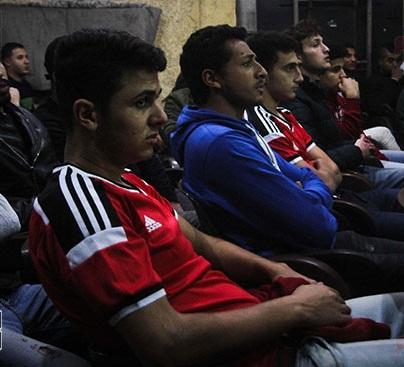 من 10 جنيهات إلى 100.. كراسي المقاهي تتحول إلى مدرجات لمشاهدة المنتخب