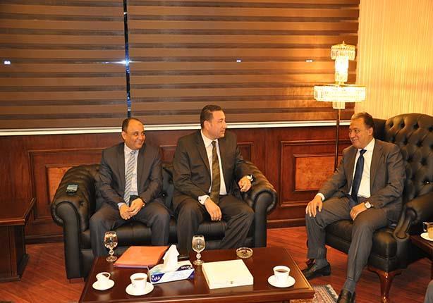 وزير الصحة يستجيب لمطالب “الصيادلة”.. والنقابة تلغي الإضراب