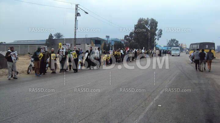 سلسلة بشرية لـ&#8221;تحالف الشرعية&#8221; تنديدا بالإنقلاب بالشرقية