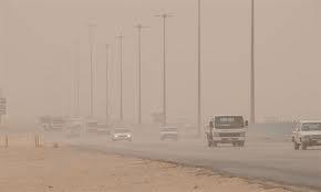 عاصفة ترابية تغطى سماء أسوان وتتسبب في انقطاع التيار الكهربائي