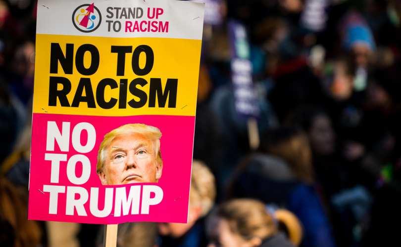 استطلاع: 40% من الأمريكيين يؤيدون عزل ترامب