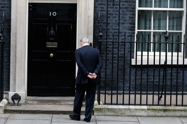 بالفيديو: “تيريزا ماي” تضع نتنياهو في موقف محرج أمام رئاسة الوزراء