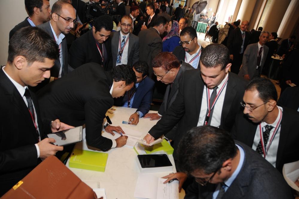 التخلص من موظفي البرلمان.. وسيلة النواب للهروب من “فضيحة الميزانية”