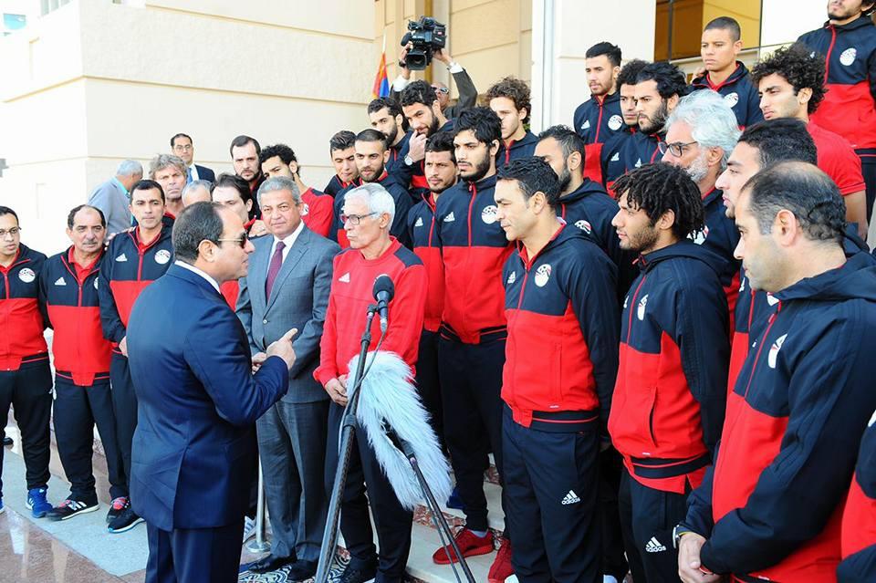 كيف حاول السيسي ونظامه تحقيق مكاسب سياسية من الرياضة؟ المنتخب نموذجًا