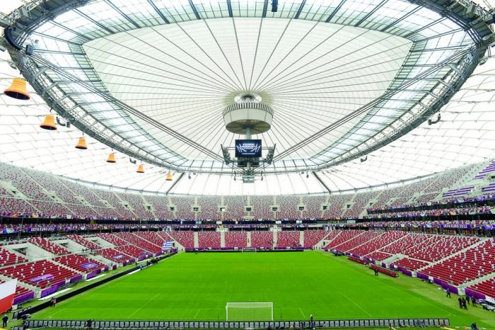 الديكتاتور والساحرة المستديرة