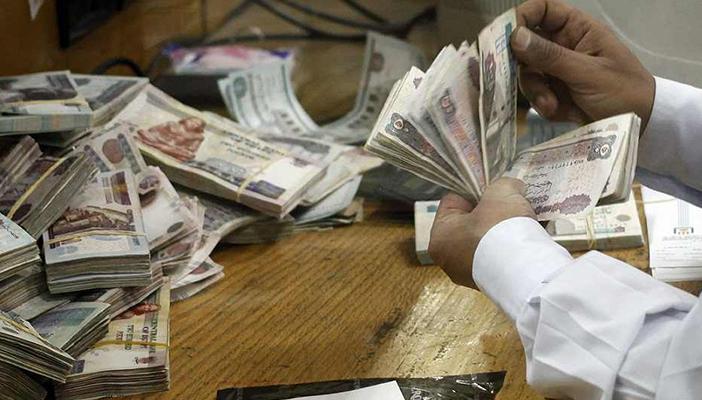 خبراء لـ”رصد”: الجنيه سينخفض في السنة المالية الجديدة وزيادة بالأسعار