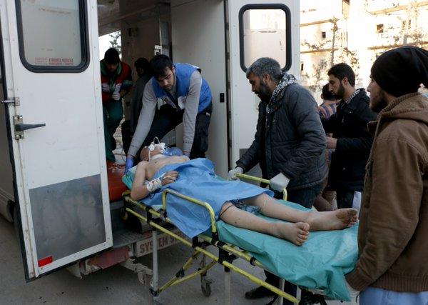 بالصور.. مقتل عشرات المدنيين بغارات روسية على مدينة حلب السورية