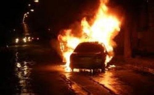 مجهولون يضرمون النار بـ 3 سيارت لضابطين ووكيل نيابة بالدقهلية