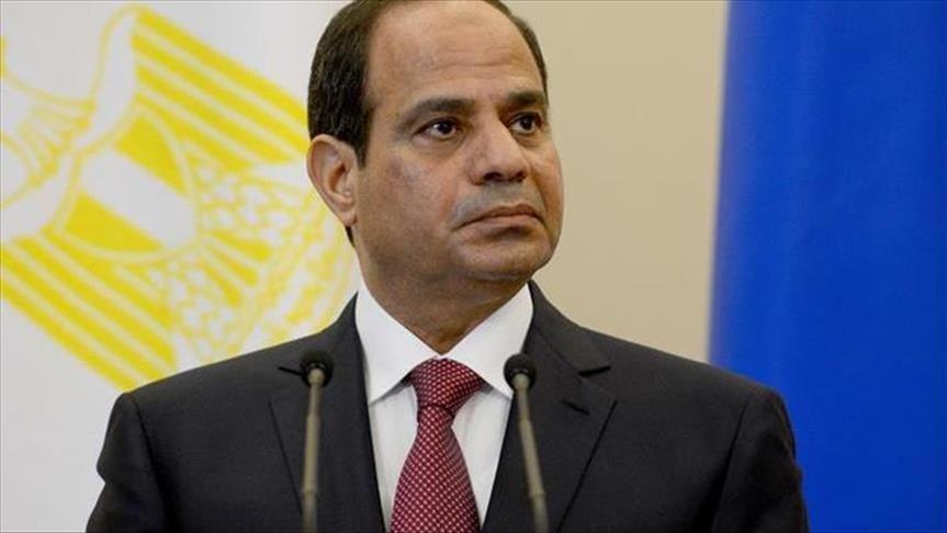 السيسي: سنطرد من يحمل توجهات دينية من الجيش المصري