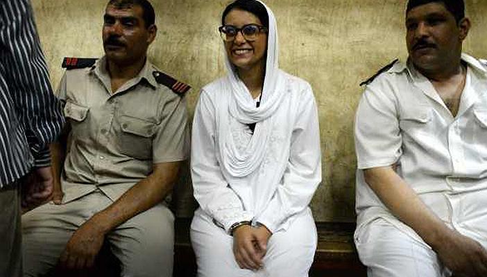 السجن عامين لماهينور المصري و9 آخرين في قضية قسم الرمل