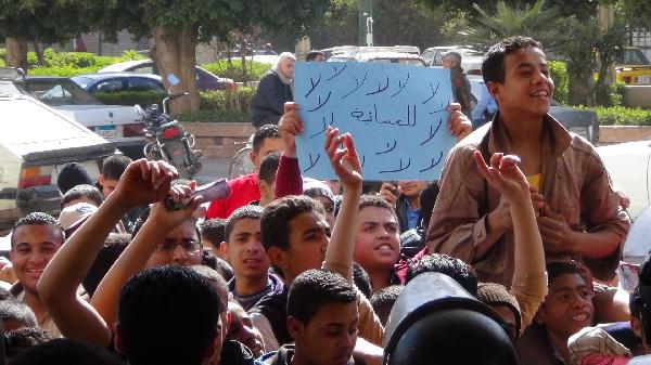 أسيوط: تظاهره لطلاب الفتح الإعدادية احتجاجا على الفترة المسائية