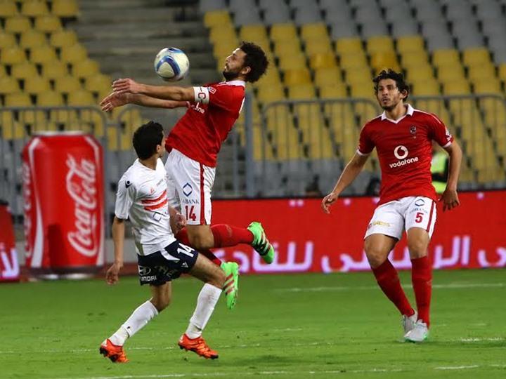 انتهاء الشوط الأول بالتعادل السلبي بين الأهلي والزمالك