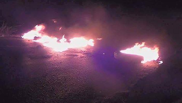 مجهولون يقطعون طريق “الفيوم – القاهرة” الصحراوي