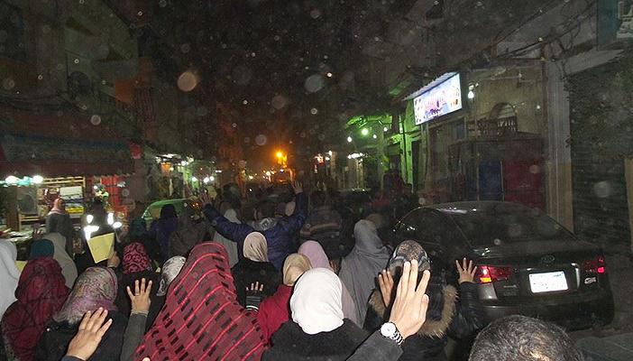 معارضو الانقلاب يتحدون الطقس ويستكملون حراكهم