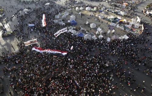 أسوان: قوى ثورية تطالب بإقالة حكومة قنديل والمحافظ في الذكرى الثانية لتنحي مبارك