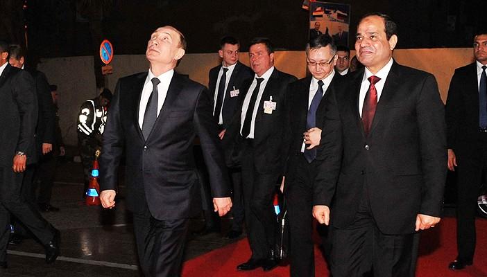 بالفيديو والصور.. ٤ مشاهد تثير السخرية في زيارة بوتين للقاهرة