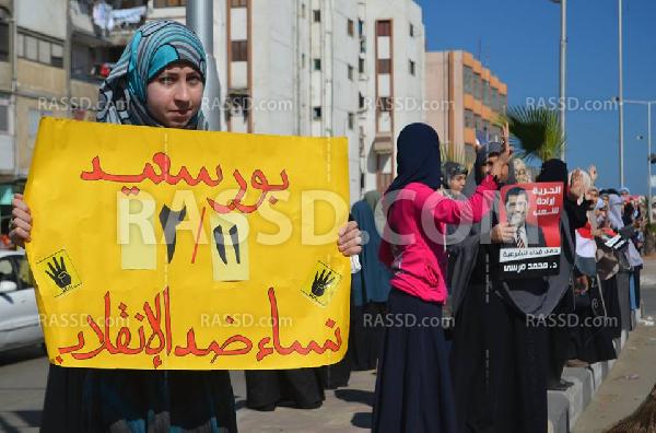 سلسلة بشرية لـ”نساء ضد الانقلاب” ببورسعيد تنديدا بالإنقلاب