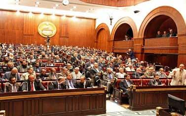 النور يطالب بعرض القروض علي هيئة كبار العلماء .. والحرية والعدالة .. ليس من اختصاص المجلس