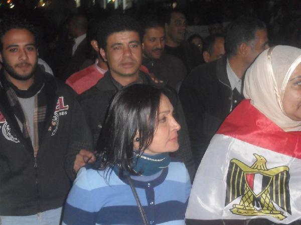 بالصور..وصول مسيرة السيدة زينب إلى التحرير بقيادة”دومة وتيسير فهمى”