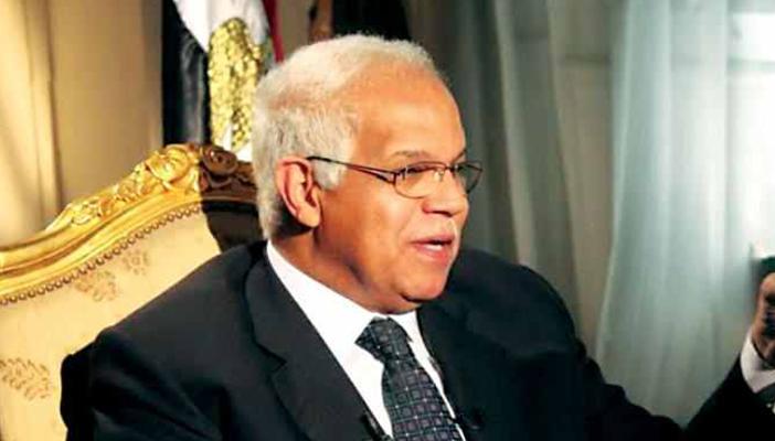 محافظ القاهرة يحيل جميع العاملين بإدارة الجبانات للنيابة العامة