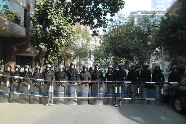 عضو بالشورى : ينفي وجود قانون يحاسب “الشرطة” في تصديهم للمظاهرات