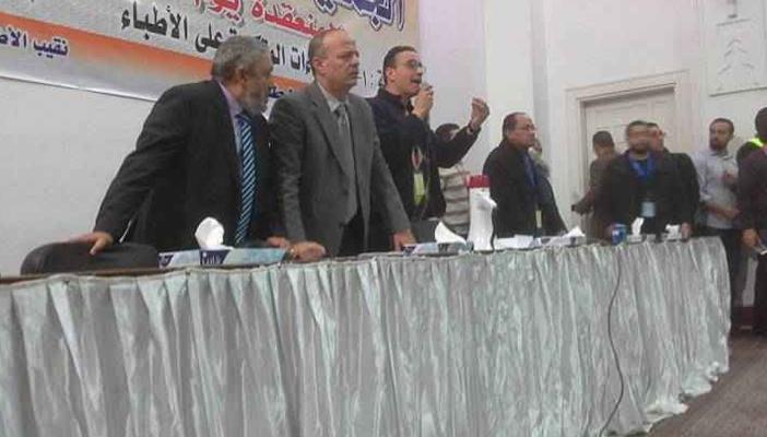 في عمومية الأطباء ..مش هنسلم مش هنبيع..مش هنسيب بلدنا تضيع