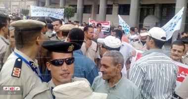 “الداخلية” تنفي وجود نصوص تجرم التظاهر لرجال الشرطة