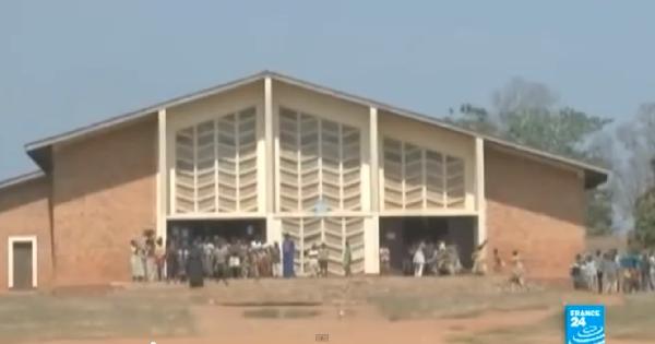 فيديو.المسلمين بأفريقيا الوسطى يهربون إلى داخل كنيسة من المجازر