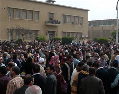 بدء إضراب عمال شركة السويس العالمية للنترات