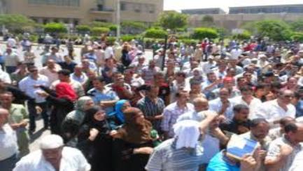 مسيرة بـ”النعوش” لعمال المحلة للمطالبة بإقالة رئيس الشركة