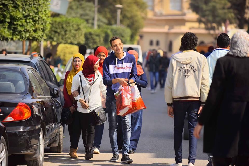 منع دخول “الدباديب” جامعة القاهرة في عيد الحب