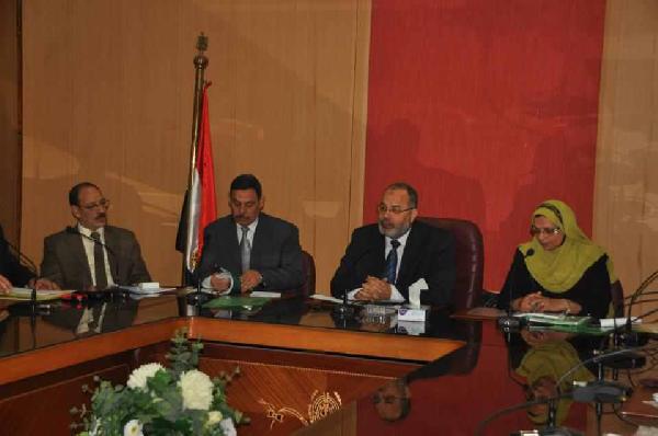 الحسيني يبحث مع المجلس الإقليمي للصحة احتياجات مستشفيات كفر الشيخ