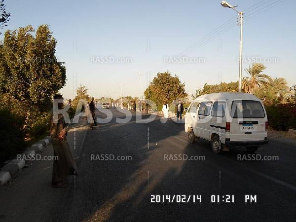 سلسلة بشرية لرفض الانقلاب العسكري بالأقصر