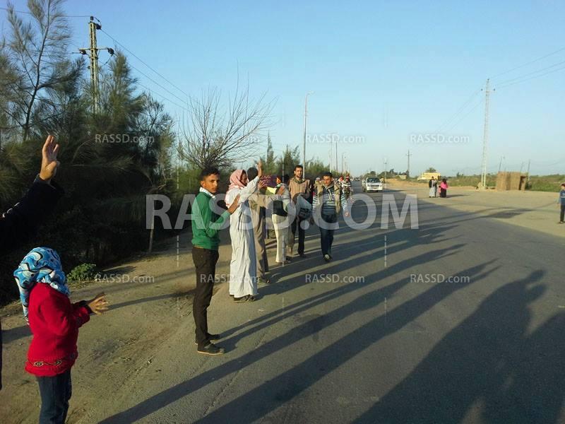 سلسلة بشرية رافضة للانقلاب بالنوبارية