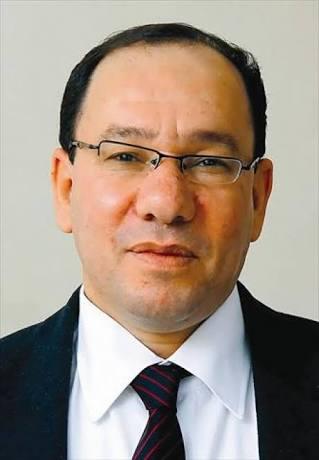 وائل قنديل يحكي حكاية الحب في زمن السيسي