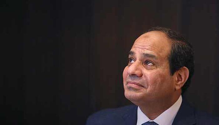 الأبنودي: السيسي طاهر.. وفيس بوك: “أم المتطاهر رشي الملح 7مرات”