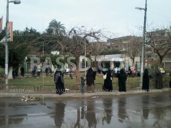 سلسلة بشرية لـ”نساء ضد الانقلاب” بالتبين