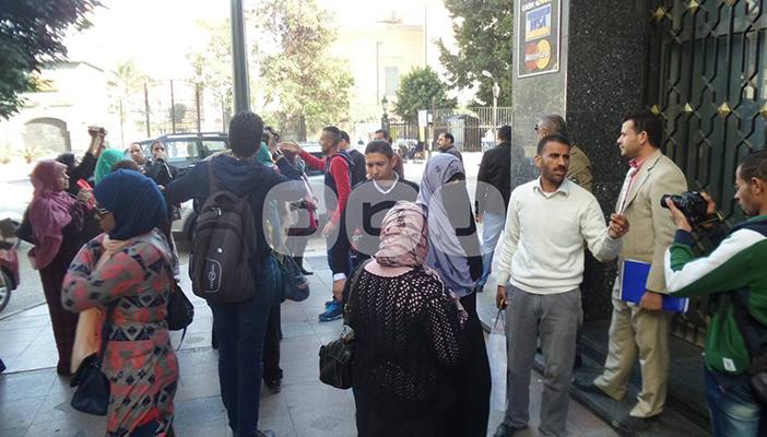 بالصور.. وقفة لائتلاف الخريجين التربويين أمام مجلس النواب