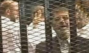 وصول مرسي وجميع المتهمين إلى المحكمة في قضية التخابر