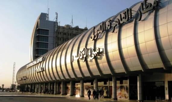مطار القاهرة يمنع دخول دبلوماسي أميركي.. تعرف على الأسباب