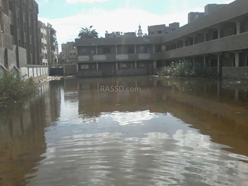 معهد أزهري بالفيوم يغرق في مياه الصرف الصحي