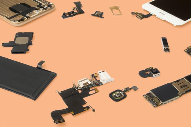 لماذا تمنعنا شركات التكنولوجيا من تصليح هواتفنا في المنزل عمدًا؟