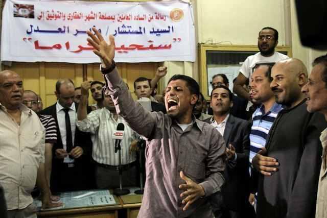 إضراب العاملين بالشهر العقاري بأسوان