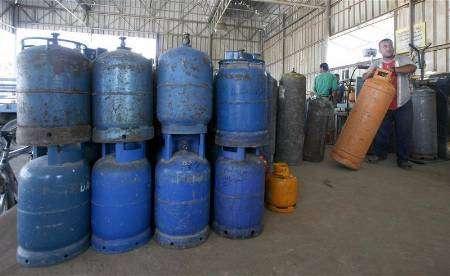 ضخ 982 طنا من المواد البترولية في قنا