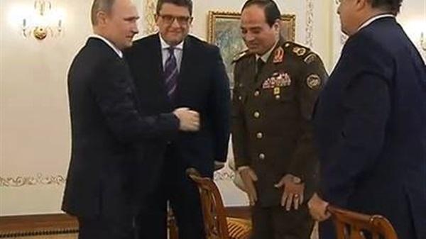 فيديو..سفير مصر بروسيا: بوتين استقبل السيسي في إستراحة