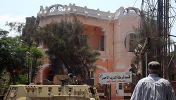 خوفا من غضب المواطنين.. إغلاق أقسام شرطة الدرب الأحمر والسيدة وعابدين